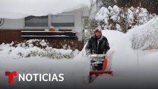 Nieve y bajas temperaturas no dan tregua de los Grandes Lagos hasta el Noreste | Noticias Telemundo