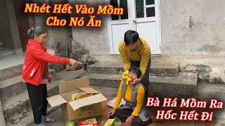 Mẹ Chồng Bất Lực Nhìn Con Dâu Ăn Hết Bánh Kẹo Của Các Cụ Ngày Tết