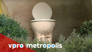 Pooping in the garden with the Roma - vpro Metropolis