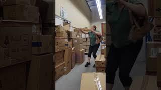 An interesting dual-screen video. Welcome to follow and like!#Pranks everyday#youtubeshorts#wenzi