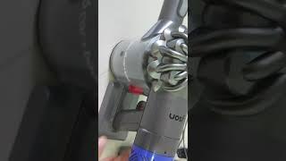 how to use the replacement battery of Dyson V6
