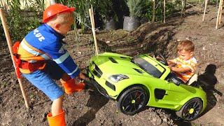 Niki ride on children's car and stuck in the ground Vlad tows on the tractor