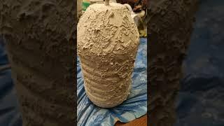 настольная лампа из пластиковой бутылки и мусорного ведра