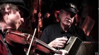 Traditional Accordion and Fiddle: French Waltz "Plaisir d'Amour" at Heinhold's