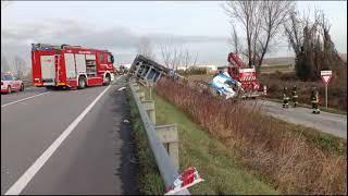 Tir contro ambulanza e Suv: tre morti a Zoppola