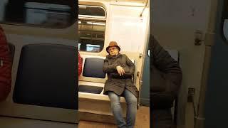 ЛЮДИ В ВАГОНЕ МЕТРО МОСКВЫ|PEOPLE IN A SUBWAY CAR IN MOSCOW|MENSCHEN IN EINEM MOSKAUER U-BAHN-WAGEN