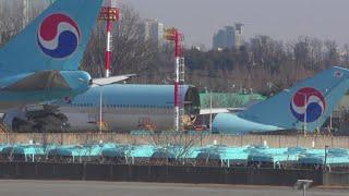Wow! A320 Take off and Climb from Seoul Gimpo Airport & also 747 being dismantled by workers