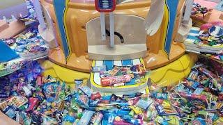 Arcade angel is live playing Candy Pusher Jackpot!