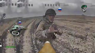 Horrible! Ukrainian FPV drone brutally blows up fleeing Russian infantry at very close range