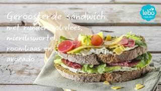 Lebo Kaas geroosterde sandwich met runderrookvlees, mierikswortel, roomkaas en avocado