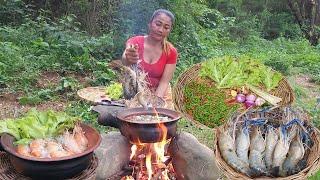 Lobster soup tasty for dinner, Eating delicious - Survival cooking in forest