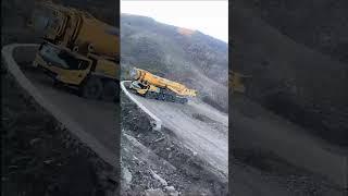 This car is moving on a dangerous curve. #machine #excavator #technology #smart #amazing #shorts