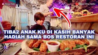 BAIK SEKALI BOS RESTORAN INI, ANAK KU BEBERAPA KALI BELIAU KASIH HADIAH. MAKAN DIDALAM GUA