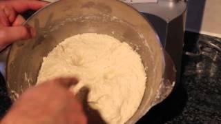 How to make the dough for the home made pizza. Recipe for a professional pizza