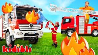 Los niños bomberos salvan el día!  Videos educativos de camiones de bomberos para niños Kidibli