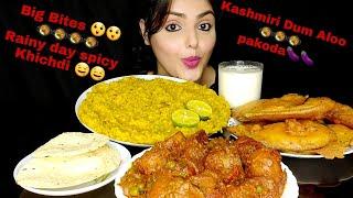 Eating Khichdi, Kashmiri Dum Aloo,Brinjal Pakoda,Papad, Food Eating Show,Mukbang Eating,Homemade 