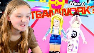 Trinity and Madison Play Teamwork Puzzles on Roblox!!