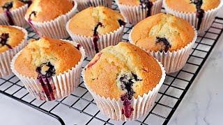 Super soft and fluffy blueberry muffins! Very easy, quick and delicious blueberry muffins recipe.