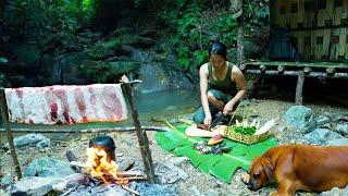 Picking Wild Edible Plants, Catching Stream Fish, Cooking Fish Hot Pot