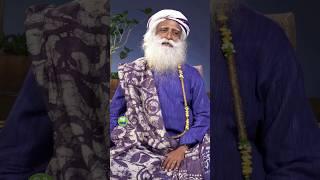 यह एक चीज बच्चों को ना सिखाएं | Parenting Tips | Sadhguru Hindi