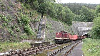 202 459-4 + 202 726-6 mit Güterzug in Oberhof