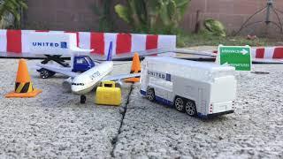 Toy United Airlines plane takeoff and landing