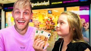 IK GAF €100,- aan 8-JARIGE en dit gebeurde er... (SOCIAAL EXPERIMENT) #15