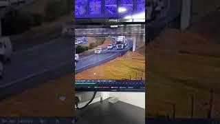 Footage of truck hitting bridge on N2 in Cale Town