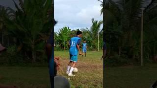 seru pertandingan sepak bola antar kampung