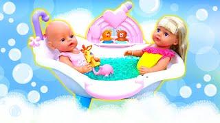 Пупсы Беби Бон в ванной  Видео для детей про игры в куклы Baby Born
