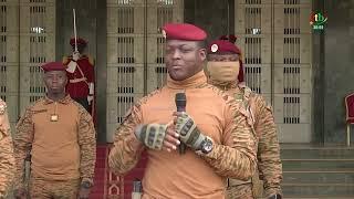 Montée des couleurs à la Présidence : le Capitaine Ibrahim TRAORE répond aux propos de Macron