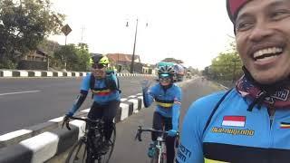 Jogja.. Pantai.. Seafood.. Nyam2.. | Solo Indonesia Cycling