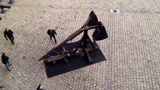 Firing the trebuchet / Стрельба из требушета