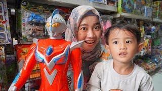 VLOG LUCU BELI MAINAN ULTRAMAN Besar Malah Tidur  |  Ali vlog