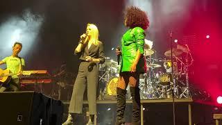 Berenice Scott and Sarah Brown singing Speed your Love to me at Lyon 2022, Simple Minds