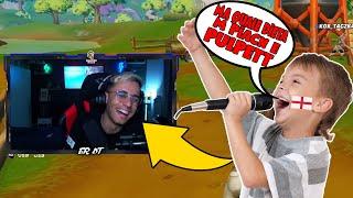 BAMBINO INGLESE CANTA CANZONI NAPOLETANE GRIDANDO su FORTNITE! 