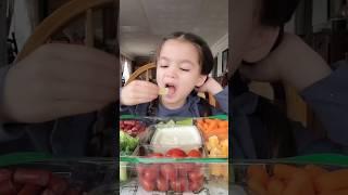 Raw vegetable mukbang with Mia!