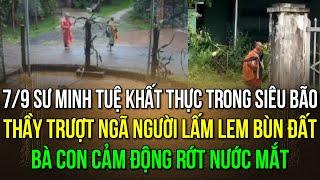 7/9 sư Minh Tuệ khất thực trước cơn bão lịch sử như thế nào? Thầy trượt ngã người lấm lem bùn đất