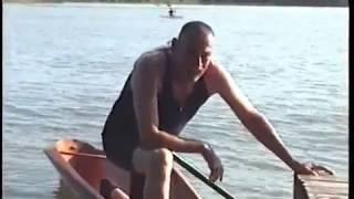 Old Padler try to do balance drills in a  canoe.wmv