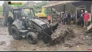 TNI BANTU KORBAN BANJIR BANDANG, Yonzipur 5/ABW  bergerak membantu korban banjir Batu, Malang.