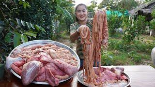 Big Beef intestine, beef lungs, beef heart cooking - Cooking with Sreypov