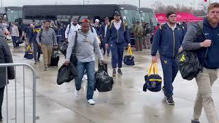 BlueGoldNews.com: WVU Football Iowa State Team Arrival 11/5/22