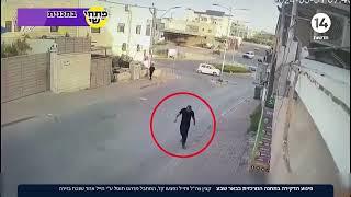 פיגוע הדקירה בב"ש: קצין וחייל נפצעו קל, המחבל מרהט חוסל | אריאל עידן