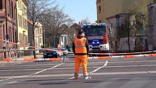 [Bahnübergang wird gesperrt] LF 20 und GW-L2 Freiwillige Feuerwehr Haldensleben