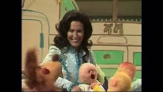 The Muppet Show - 308: Loretta Lynn - “One’s on the Way” (1978)