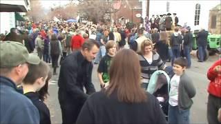 Learn how to do Magic!  Watch Steve Kish the "Strolling Magician" perform street magic