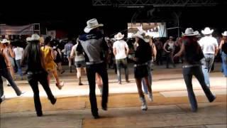 Line Dance Holy Moly, Choreo: David Villellas, Musik: Footloose