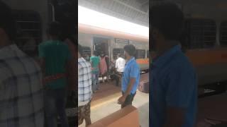 Passengers stepdown from amrit bharat express train #shortfeeds #shortsfeed #keretaapi #railgate