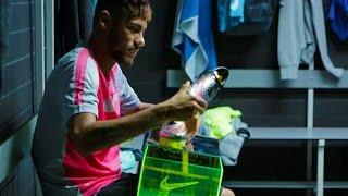 Neymar's Skills with his new Silver Nike Hypervenom Phantom Boots