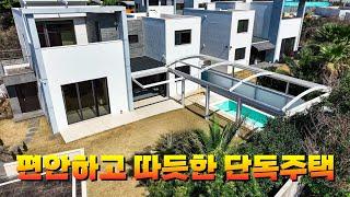 (매매/전세)  멋진 정원과 수영장을 갖춘 제주도 서귀포의 단독주택입니다.